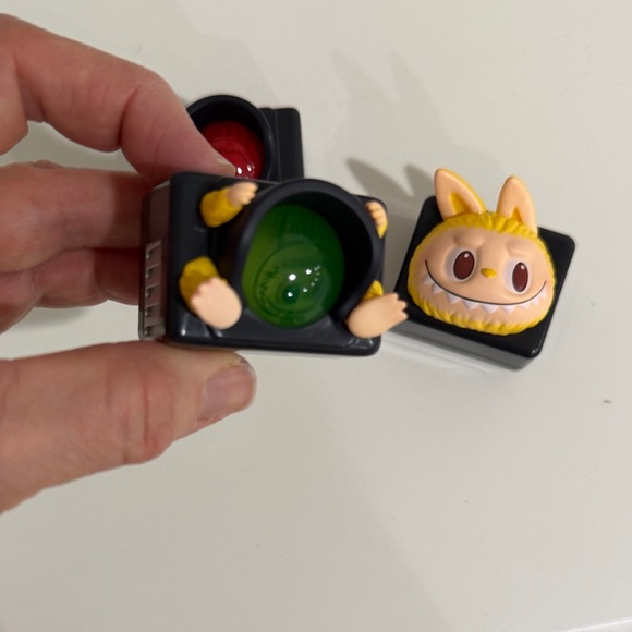 Labubu Traffic Light - Picture 6 of 6